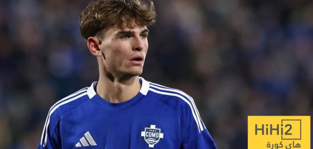 فابريغاس ينصح ريال مدريد بترك نيكو باز لعام آخر