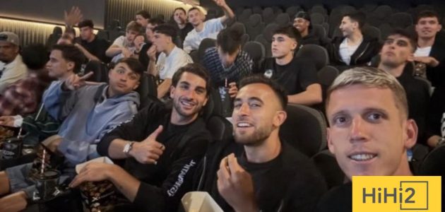 لاعبو برشلونة اجتمعوا في قاعة السينما لمشاهدة مباراة الريال  