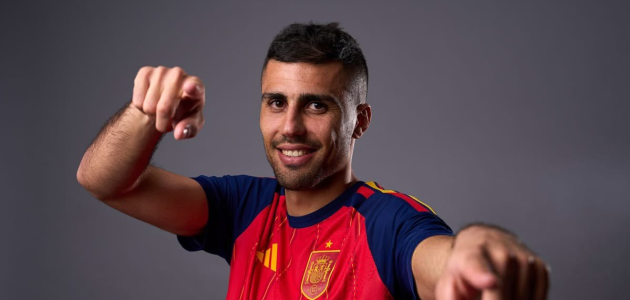 عاجل.. اجتماع سري يقرب رودري من ريال مدريد